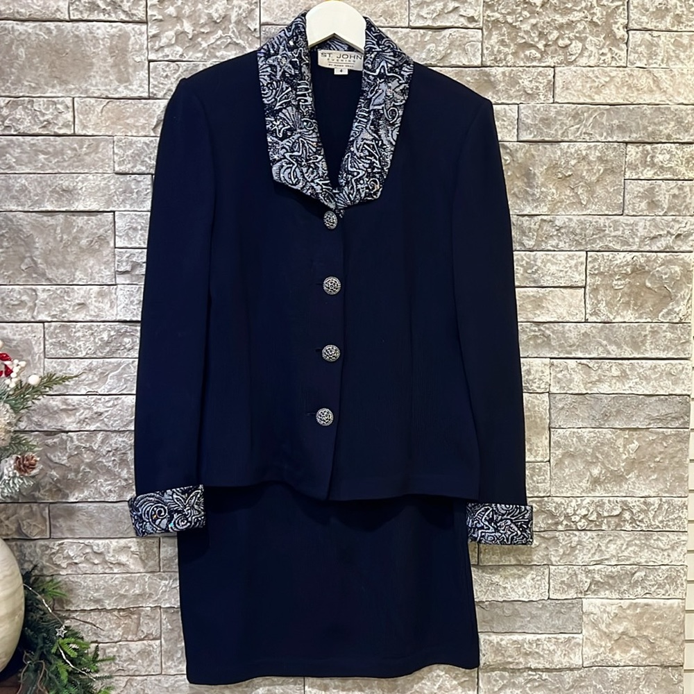 St. John Navy Embroidered sparkle Sweater suit Blazer skirt jeweled Shoulder Pad